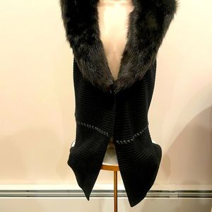 White House Black Market black Sleevless Sweater with removable fur collar